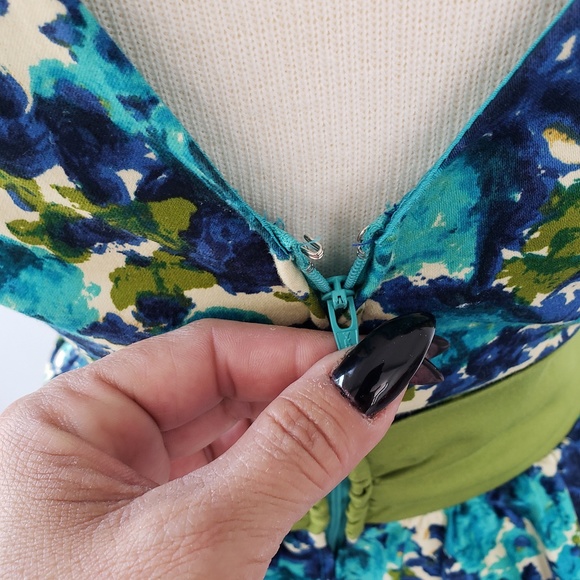 New Pinup Couture Maria Dress in Blue/Olive Floral - Picture 6 of 8